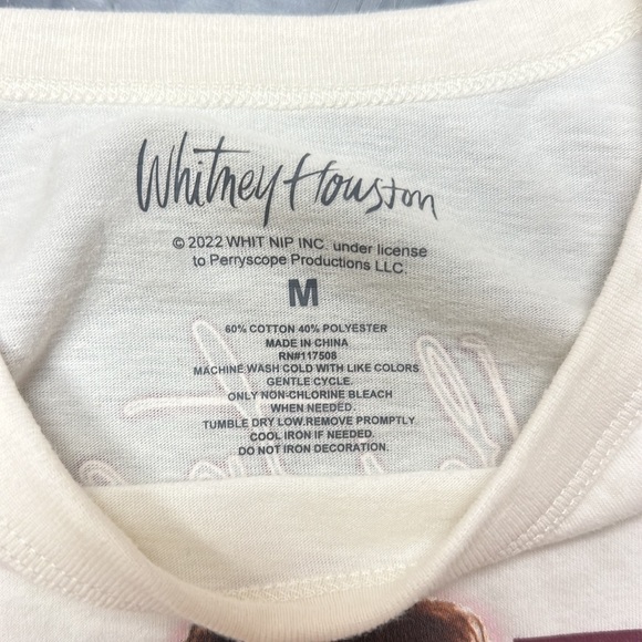 WHITNEY HOUSTON WOMENS SIZE MEDIUM WORLD TOUR CONCERT T SHIRT - Picture 2 of 6
